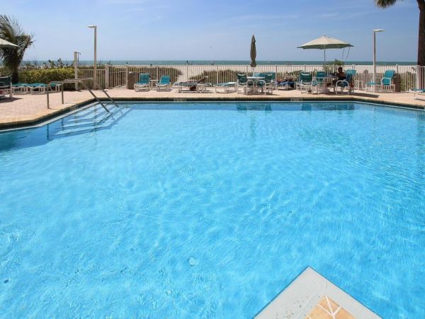 Gulf-front 2 Bedroom Vacation Rental in Clearwater Beach