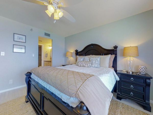 Gulf-front 2 Bedroom Vacation Rental in Clearwater Beach