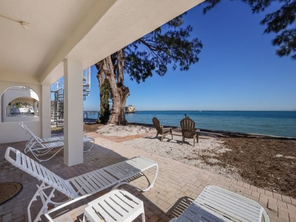 Anna Maria Bay Beach Front 3 Bedroom Vacation Home Sleeps 6 Guests