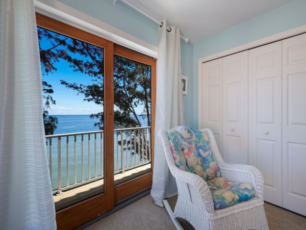 Anna Maria Bay Beach Front 3 Bedroom Vacation Home Sleeps 6 Guests