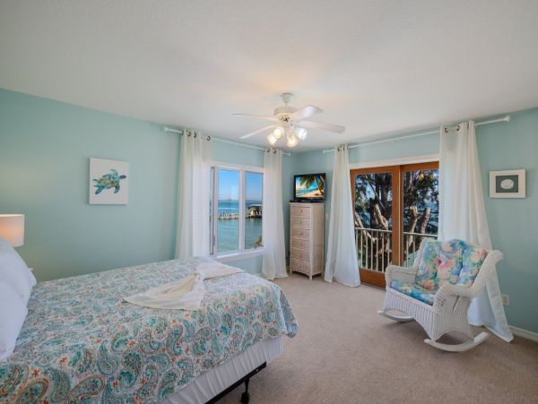 Anna Maria Bay Beach Front 3 Bedroom Vacation Home Sleeps 6 Guests