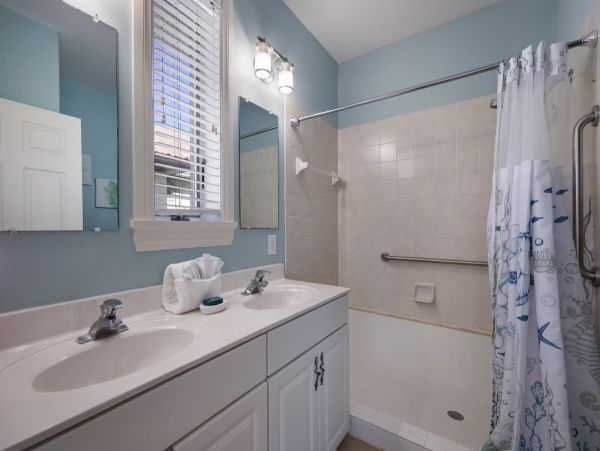 Anna Maria Bay Beach Front 3 Bedroom Vacation Home Sleeps 6 Guests