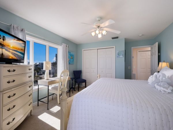 Anna Maria Bay Beach Front 3 Bedroom Vacation Home Sleeps 6 Guests