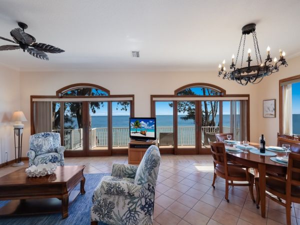 Anna Maria Bay Beach Front 3 Bedroom Vacation Home Sleeps 6 Guests