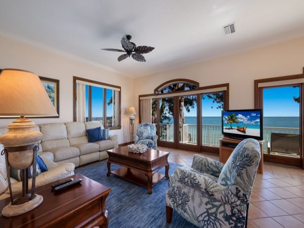 Anna Maria Bay Beach Front 3 Bedroom Vacation Home Sleeps 6 Guests