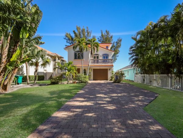 Anna Maria Bay Beach Front 3 Bedroom Vacation Home Sleeps 6 Guests