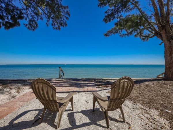 Anna Maria Bay Beach Front 3 Bedroom Vacation Home Sleeps 6 Guests