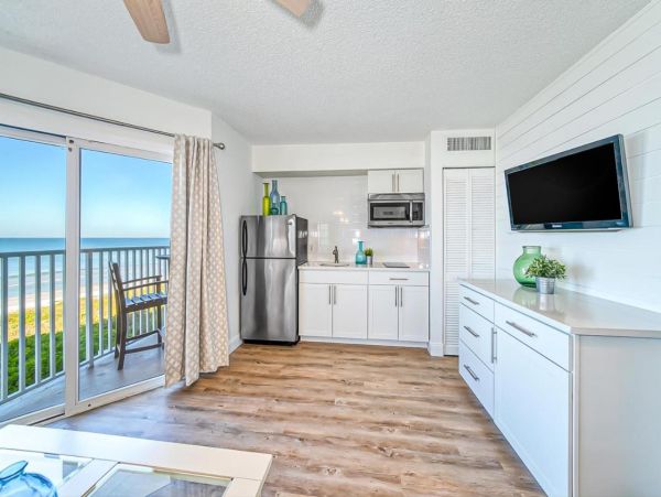 Belleair Beach Condo with Full Ocean Views
