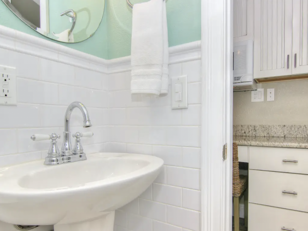 Indian Shores - One Bedroom Condo Beach