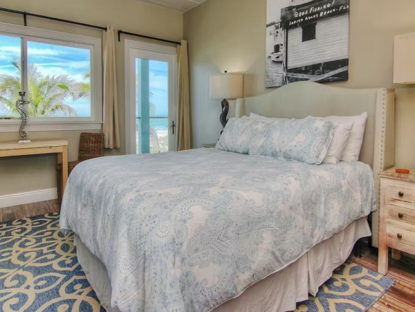 Indian Shores Lovely Studio Located on Beach