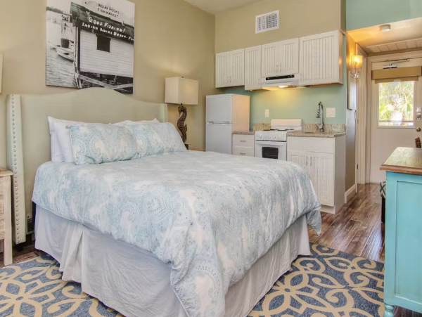 Indian Shores Lovely Studio Located on Beach