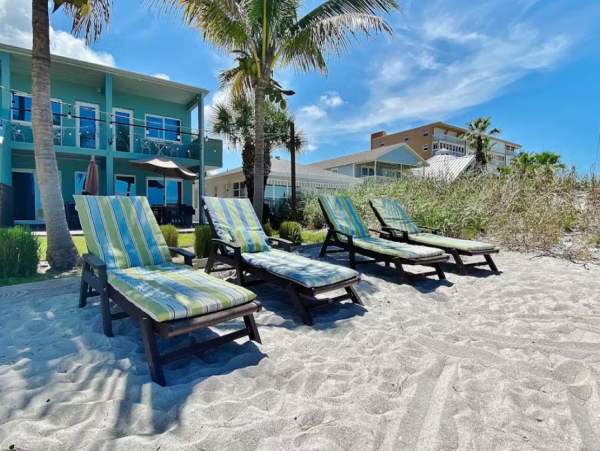 Indian Shores Lovely Studio Located on Beach