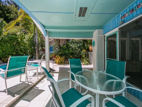 Anna Maria 3 Bedroom Just About a Beach House!