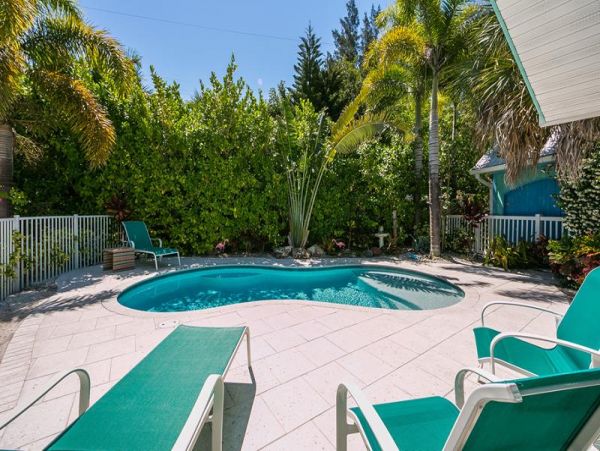 Anna Maria 3 Bedroom Just About a Beach House!