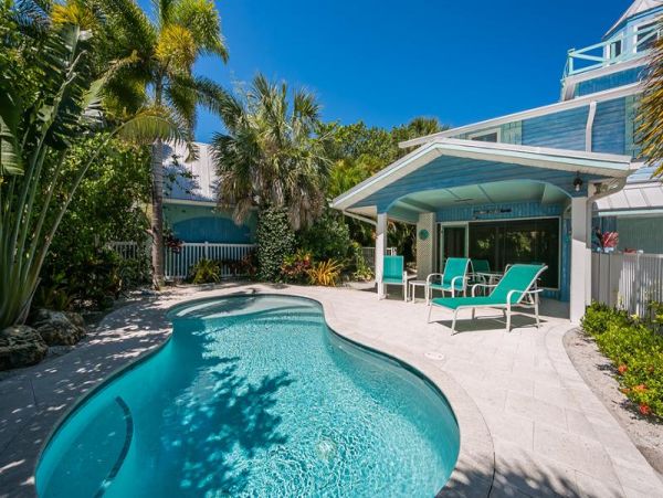 Anna Maria 3 Bedroom Just About a Beach House!