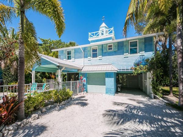 Anna Maria 3 Bedroom Just About a Beach House!