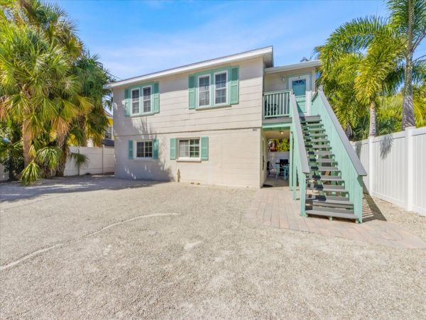 Charming Two Bedroom Vacation Rental on Anna Maria Island