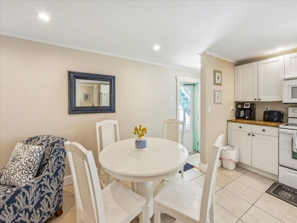 Charming Two Bedroom Vacation Rental on Anna Maria Island