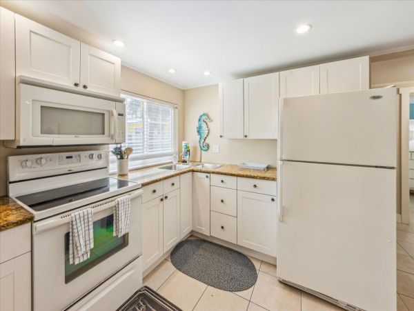 Charming Two Bedroom Vacation Rental on Anna Maria Island