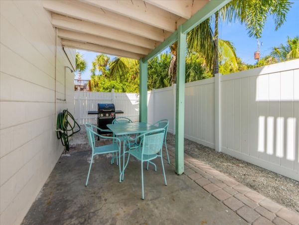 Charming Two Bedroom Vacation Rental on Anna Maria Island
