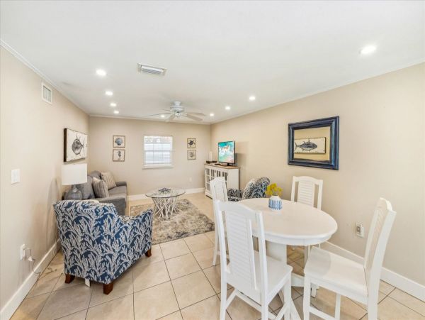 Charming Two Bedroom Vacation Rental on Anna Maria Island