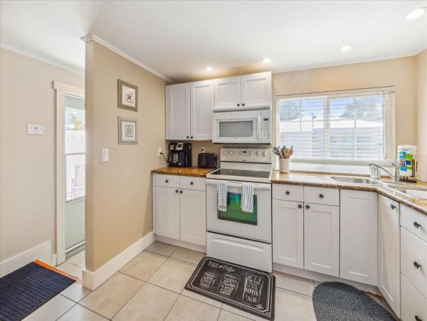 Charming Two Bedroom Vacation Rental on Anna Maria Island
