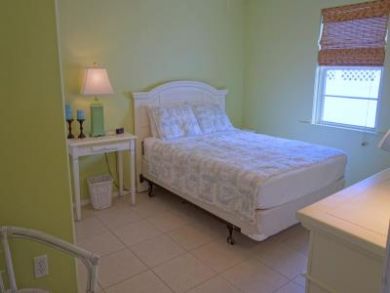 Queen Bed in Second Bedroom