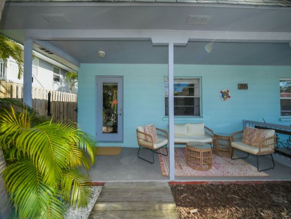Island Two Bedroom Cottage with Private Pool!