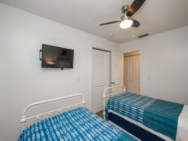 Island Two Bedroom Cottage with Private Pool!