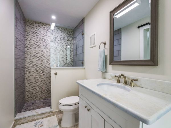 Super Close to Beach Vacation Cottage on Anna Maria Island