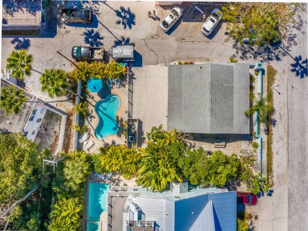Super Close to Beach Vacation Cottage on Anna Maria Island