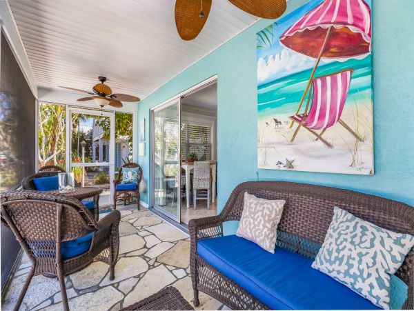 Super Close to Beach Vacation Cottage on Anna Maria Island