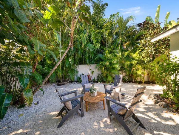 Walk to Beach Vacation Rentals Three Bedroom in Holmes Beach