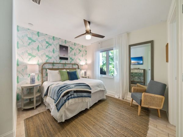 Walk to Beach Vacation Rentals Three Bedroom in Holmes Beach
