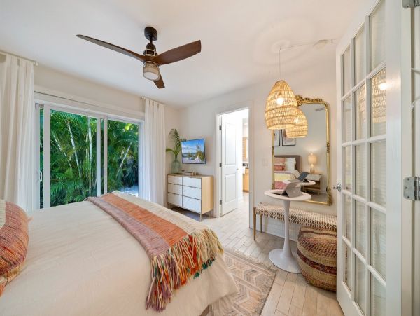 Walk to Beach Vacation Rentals Three Bedroom in Holmes Beach