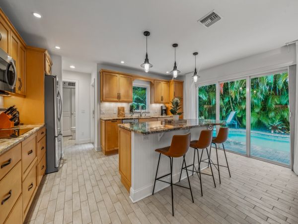 Walk to Beach Vacation Rentals Three Bedroom in Holmes Beach