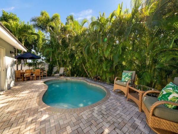 Walk to Beach Vacation Rentals Three Bedroom in Holmes Beach