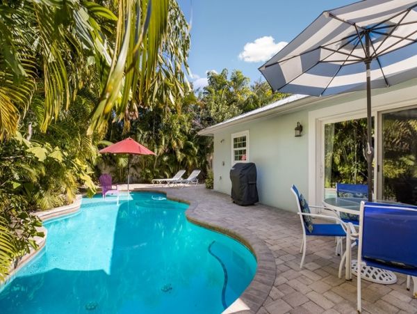 Two Bedroom Holmes Beach Vacation Cottage with Pool