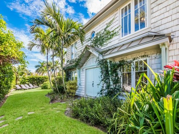 Luxury Vacation Pool Home 3 Bedrooms Only One Block to Beach