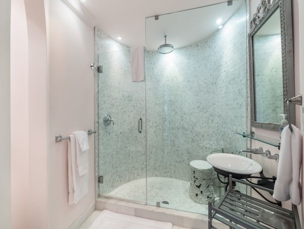Luxury Vacation Pool Home 3 Bedrooms Only One Block to Beach