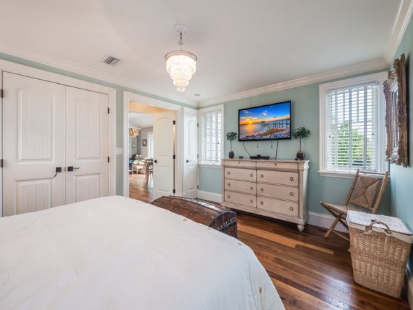 Luxury Vacation Pool Home 3 Bedrooms Only One Block to Beach