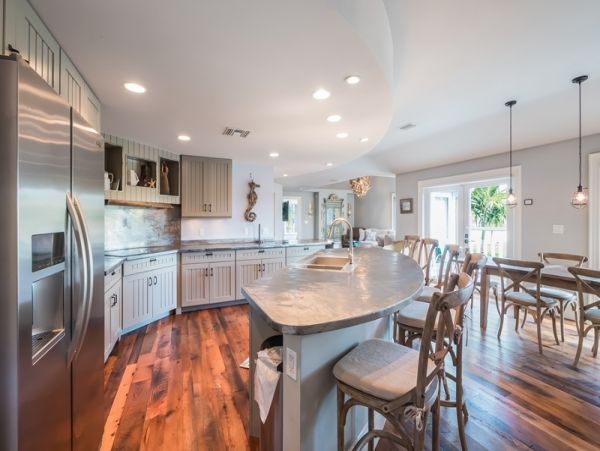Luxury Vacation Pool Home 3 Bedrooms Only One Block to Beach