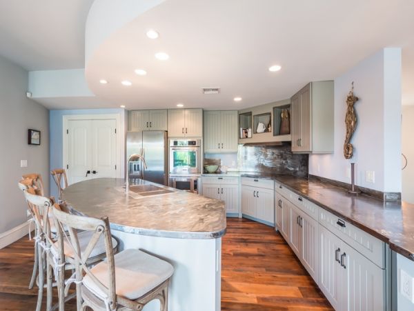 Luxury Vacation Pool Home 3 Bedrooms Only One Block to Beach