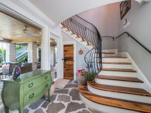 Luxury Vacation Pool Home 3 Bedrooms Only One Block to Beach