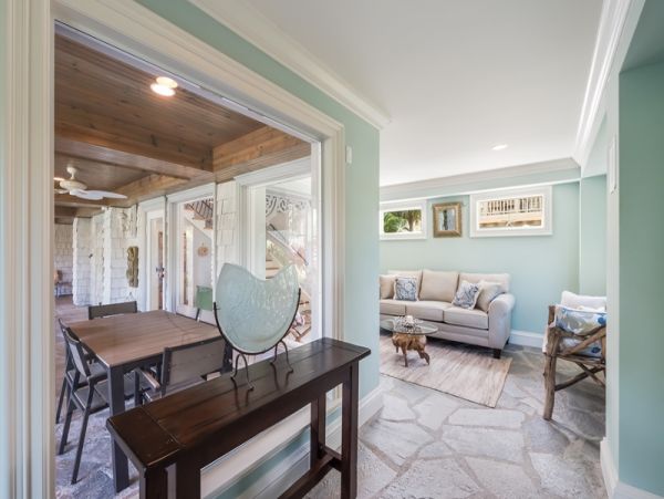 Luxury Vacation Pool Home 3 Bedrooms Only One Block to Beach