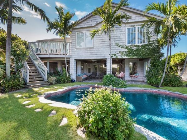 Luxury Vacation Pool Home 3 Bedrooms Only One Block to Beach