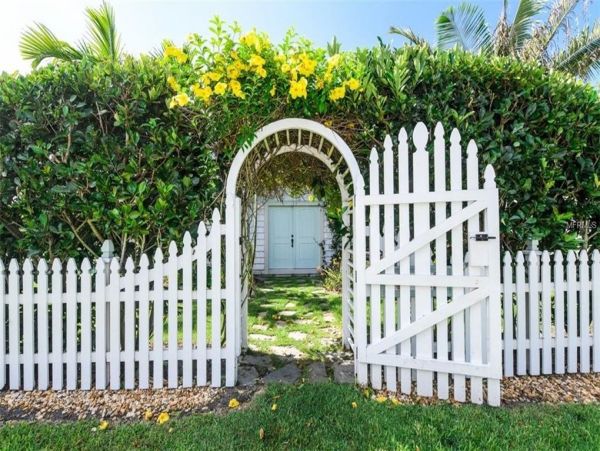Luxury Vacation Pool Home 3 Bedrooms Only One Block to Beach