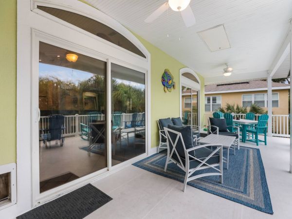 Lovely Sleeps 10 Family Home Private Pool 1 Block to Beach!!