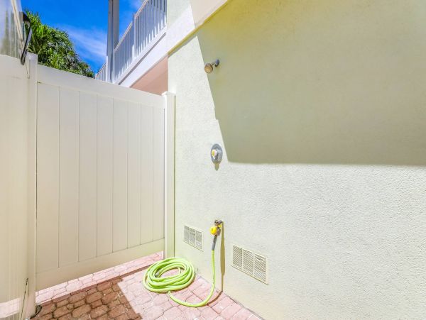 Lovely Sleeps 10 Family Home Private Pool 1 Block to Beach!!