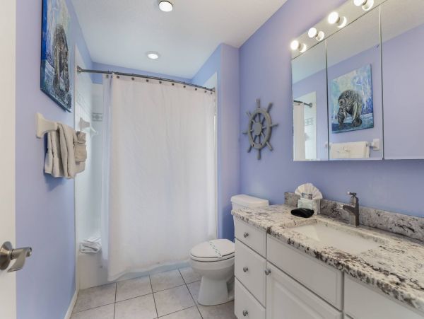 Lovely Sleeps 10 Family Home Private Pool 1 Block to Beach!!